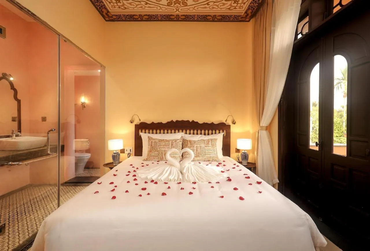 לינה וארוחת בוקר The Mansion Hoi An By Minova